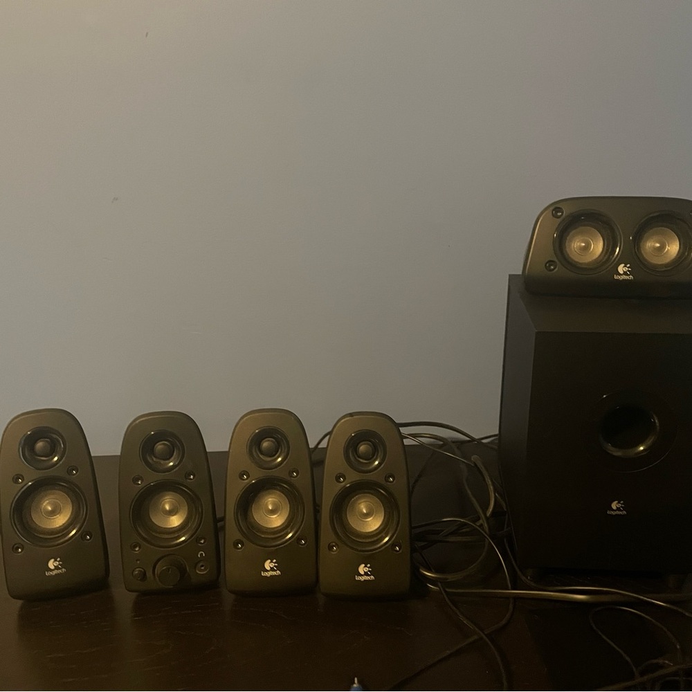 Logitech set of 6 speakers